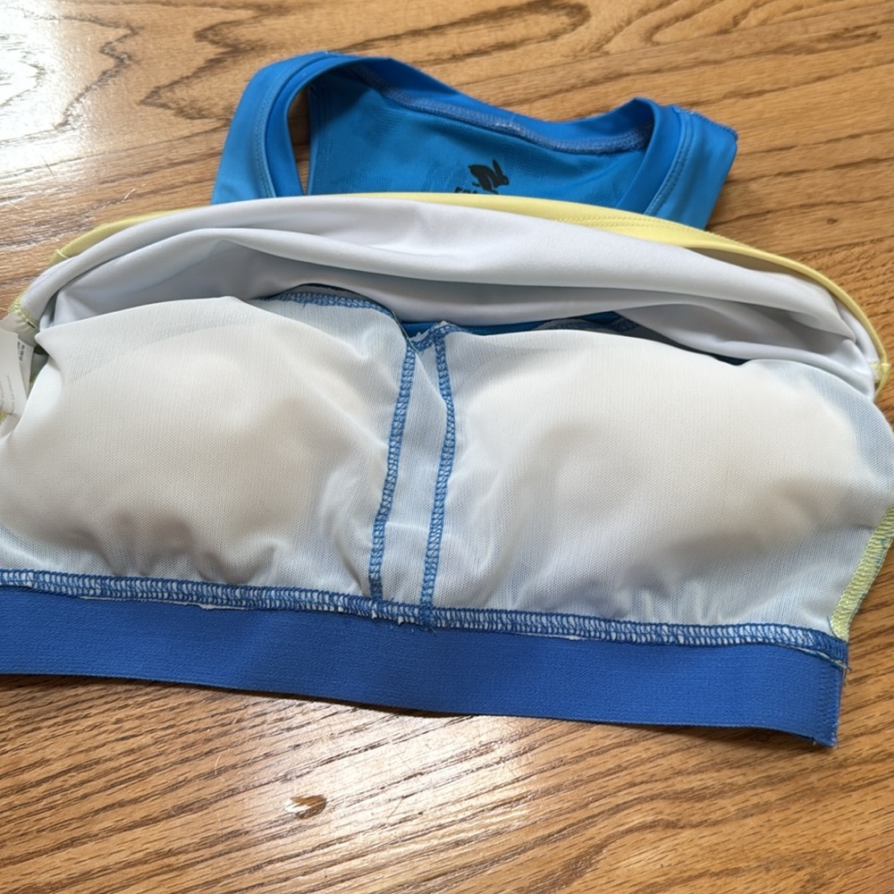 Rabbit hoka crop top - Picture 5 of 5